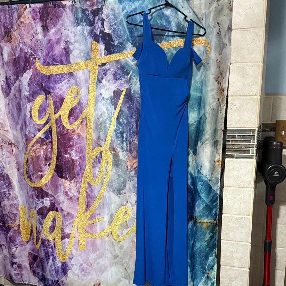 Elegant Blue Sleeveless Gown